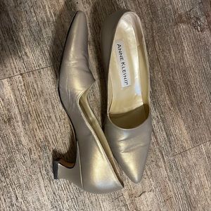 Anne Klein II vintage cream low heels size 8.5 good condition
